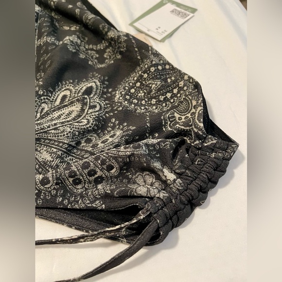 H&M Black and Gray bandana One-Shoulder Maxi Dress Cowboy Carter - Picture 7 of 7